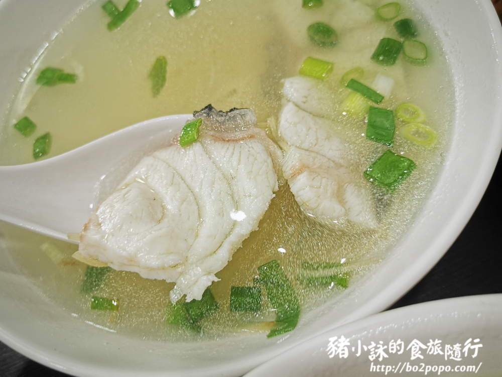 台南。山上》清海鮮魚湯。臨近花園水道博物館的在地美食 - 豬小詠的食旅隨行